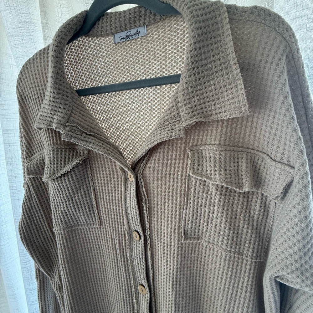 Beige Button-Up Waffle Knit Shirt Magnolia Boutique NEW - Picture 2 of 5